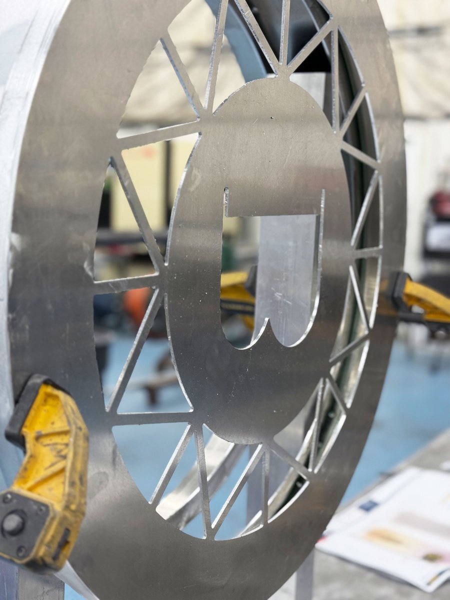 BSCSigns's tweet image. From raw metal to a fully lit push-thru blade sign.

New install for Bezel at the Sheraton in downtown Denver.

Built to stand out where it counts.

#BSCSigns #DenverCO #Signage #BladeSign #CustomSigns