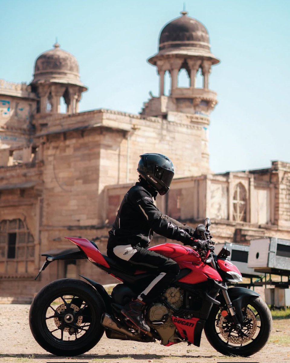Ducati_India's tweet image. We're handing the lens to the community, because no one captures the Ducati life better than the ones living it.

Tag us and use #DucatiLife to be featured.

#DucatiLife #FeatureFriday #DucatiIndia #Ducati #RideRed