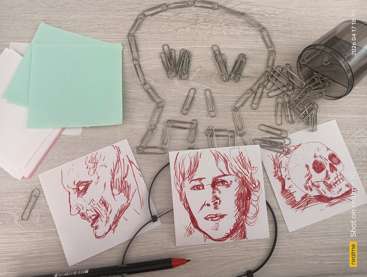 Algún día mi jefa aprenderá a no dejarme sola en su despacho ☺️