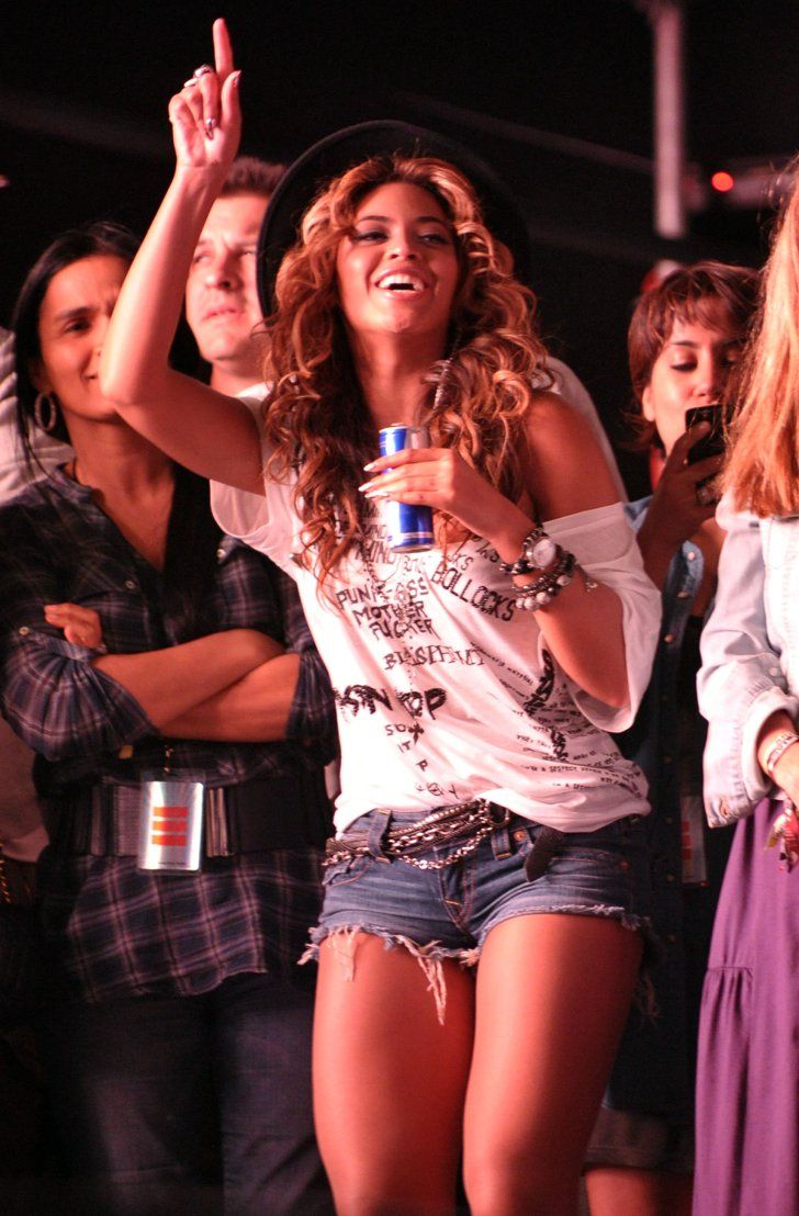 beyoncé hourly 𐚁ིྀ 🐬ৎ୭˚˖٠ tweet media