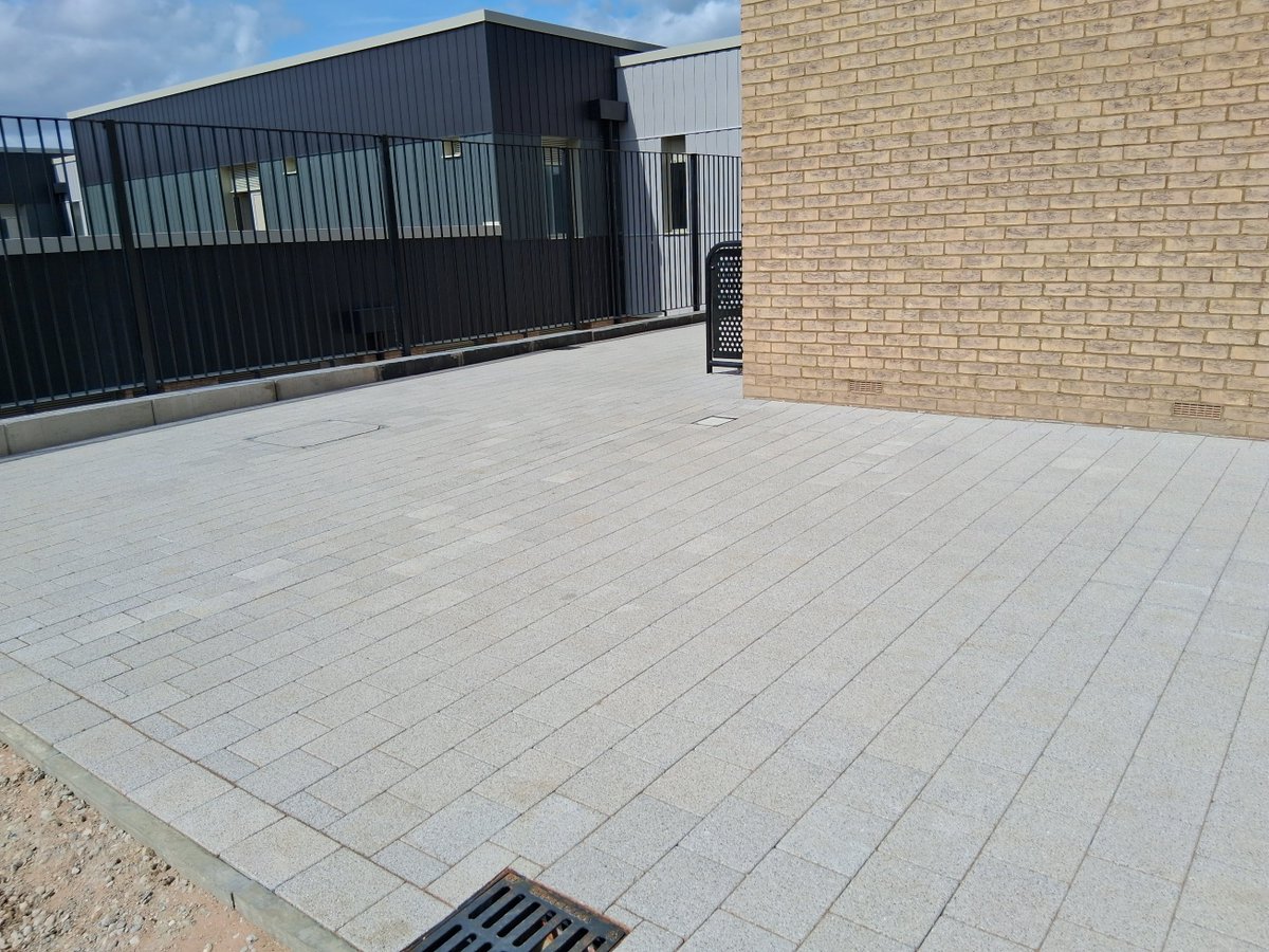 ubudesignuk's tweet image. Rowan Wood School -  nearing completion &amp;amp; looking great in the spring sunshine, including the impressive Bug Hotel!

Proud to deliver the landscape design for this new #SEND school in #Greenwich.

@gallifordtry  @PriceandMyers  @EightVersa  @DesignMEPltd  @haverstock_llp