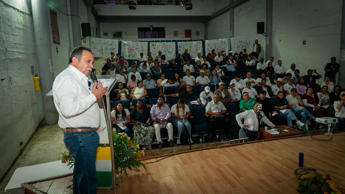 RenovacionCo's tweet photo. El presidente @petrogustavo le cumple a los #PDET. Desde Amalfi, Antioquia el director de la ART @Rauldelgado58, inicia el cierre del tercer momento del proceso de actualización y revisión del PATR (Planes de Acción para la Transformación Regional) de la Subregión PDET Bajo Cauca y Nordeste Antioqueño acompañado de Eugenio Prieto, Director de Planeación de la @GobAntioquia, los alcaldes de Cáceres, Anorí, Briceño, Amalfi, Zaragoza, Ituango, Nechí, Valdivia, Tarazá y Valdivia junto a los lideres y lideresas que integran las mesas comunitarias #PDET y el Mecanismo Especial de Consulta MEC, donde se agrupan campesinos, afro, indígenas, mujeres, comunidad LGTBIQ+, jóvenes, firmantes de paz y victimas. Este proceso define la ruta de transformación territorial con el capítulo de programas y proyectos que prioriza las inversiones para las 16 subregiones #PDET en el contexto del cumplimiento del Acuerdo de Paz. En el #GobiernoDelCambio para esta subregión #PDET a través de todas las fuentes de financiación (PGN - ART, #ObrasXImpuestos, Regalías para la Paz, Regalías Territoriales) se han aprobado 196 proyectos por más de Un billón de pesos #ConDignidadCumplimos