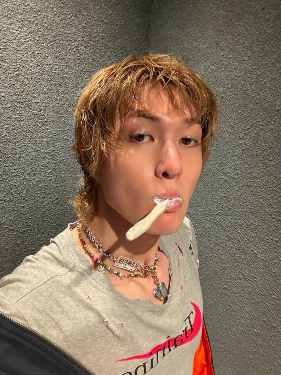 krikri°• tweet media