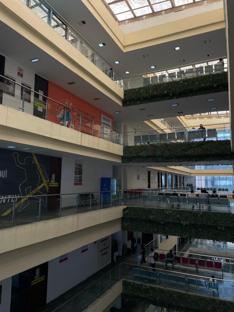 WoodCheet's tweet image. Pure aesthetic vibes on campus! #galgotias #lifeatgalgotias #campuslife