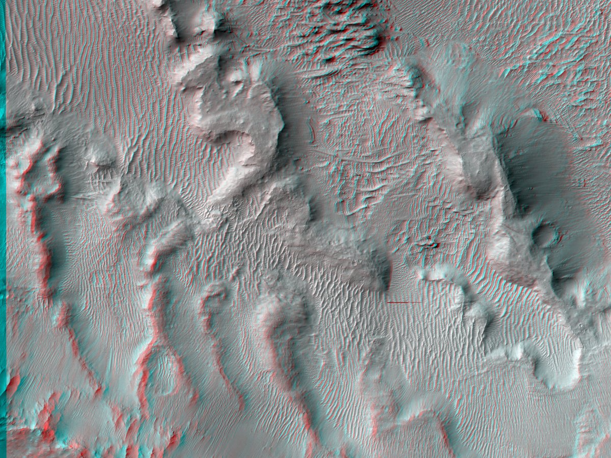 HiRISE's tweet image. HiRISE 3D: Sinuous Ridges inside a Crater in Aeolis Dorsa

These sinuous ridges must postdate the impact that formed this 14 km-diameter crater, so how did they form inside?

uahirise.org/anaglyph/ESP_0…
NASA/JPL-Caltech/University of Arizona
 #Mars #NASA #science