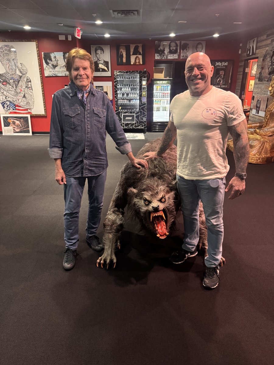 John_Fogerty's tweet image. John joined Joe Rogan yesterday for a career-spanning conversation, out today. Across the 3+ hour episode, John reflects on his early songwriting, his decades-long battle to reclaim his catalog, his new album Legacy, and more.

Watch the full podcast: youtube.com/watch?v=hpLAqY…