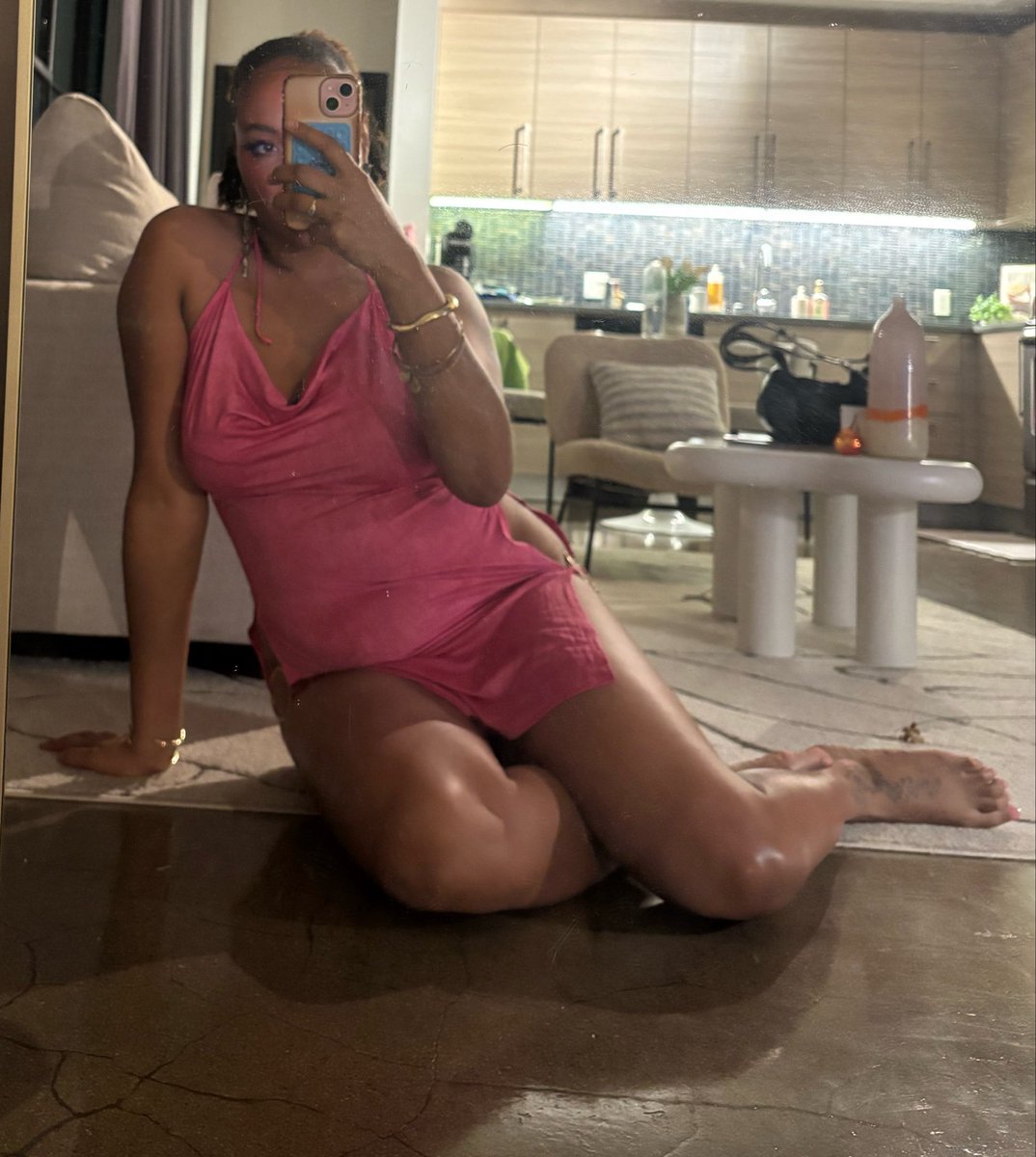 Kimanicute's tweet photo. Get down pon ya knees and please me now! #egirl #paypiggies #paypig #feetworshi̇p https://t.co/YgOhXgsUlj