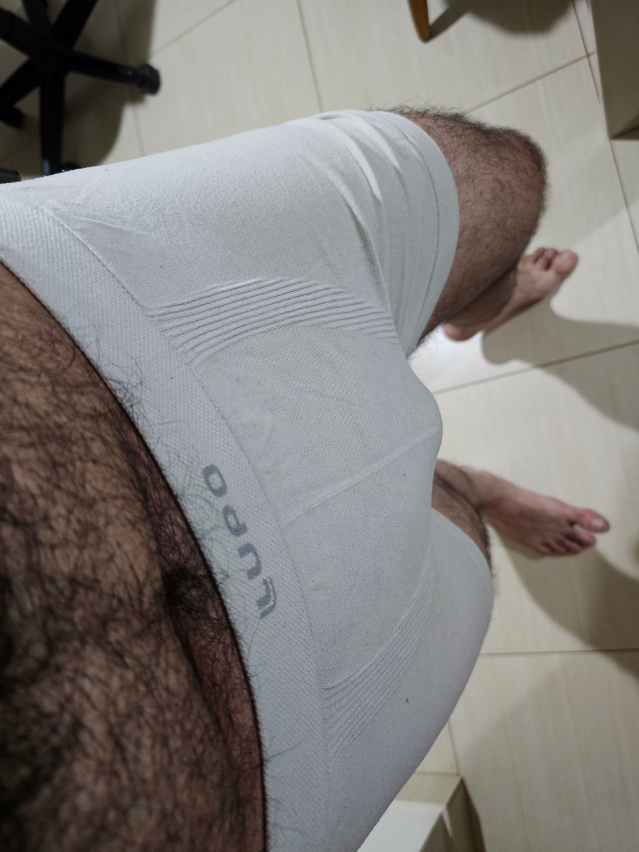 Precisando de cuecas novas, a minhas ja estão largas. Em casa por motivos de não estar bem 🤒