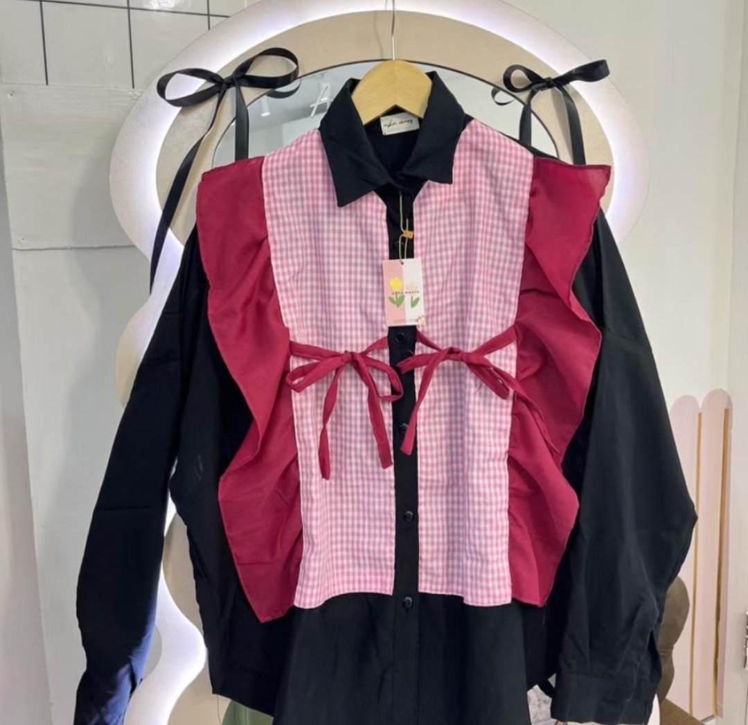 darklune26's tweet photo. finally nemu kemeja gemesh yang pas buat ngantor🌸🌼

~another day, another cute office look

belinya di online store ini - https://t.co/2nrHMvfCkJ https://t.co/nC2DZ8CcXu
