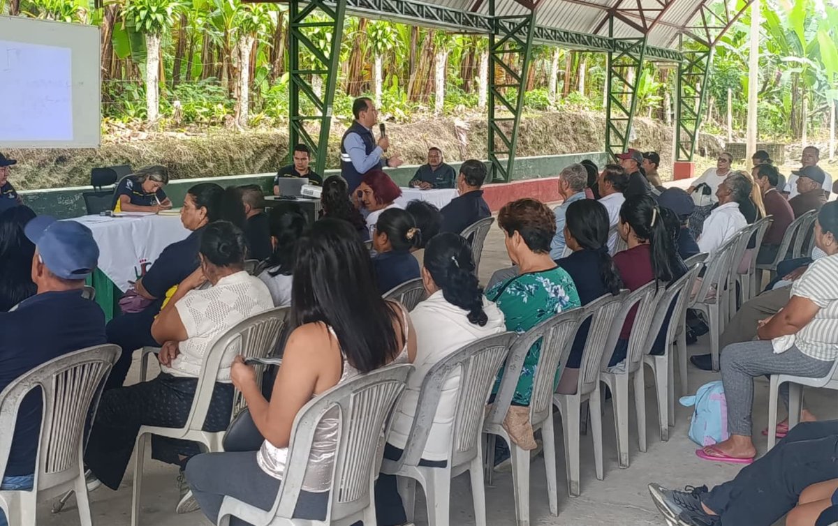 #SantoDomingo | Realizamos una capacitación sobre plagas de importancia económica en cultivos de musáceas dirigido a productores de orito de la Asociación ASOAGCAR, en el recinto Unión Carchense. Esto con el objetivo de mantener el estatus fitosanitario.
#AgrocalidadCapacita