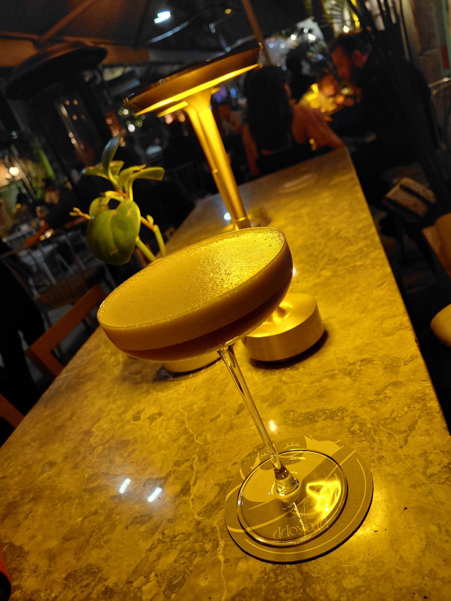 Telphoussa's tweet photo. Yemek sonrası takılmaya devam ettiğimizde de STOUT ve espresso martini tercih etmiştim ben. Kahveli kokteyller... Özellikle de espresso martini favorilerimden. 🫠🤎 https://t.co/Uf8JPgCfmq