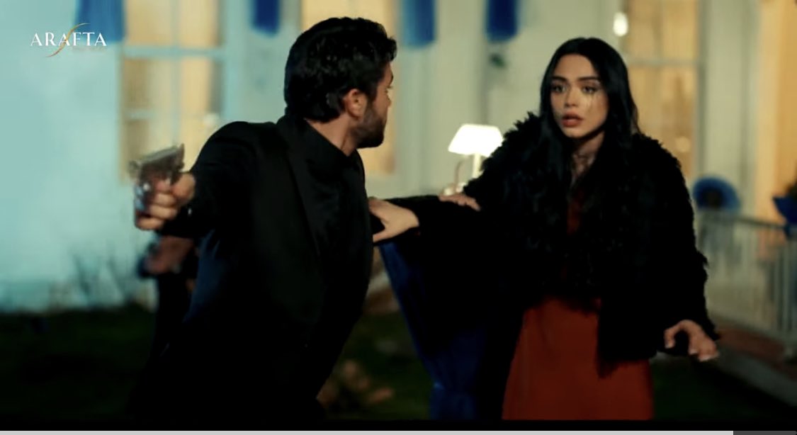 amethystlavndr_'s tweet image. I love the way he protected her 🥺 

#Cemet #Arafta