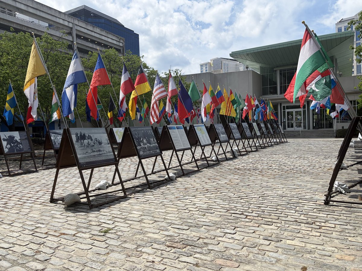 MacArthur1880's tweet image. The outdoor Korean War flag display has returned to the MacArthur Memorial this weekend. This exhibit honors the 67 nations that aided the Republic of Korea during the Korean War. This exhibit is free and can be viewed Friday, Saturday, and Sunday. 
#wegotogether  🇺🇸🇰🇷