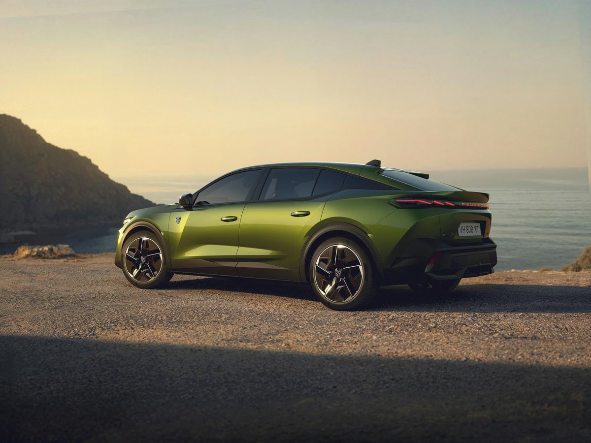 donanimhaber's tweet image. 🇹🇷 Yenilenen Peugeot 408, Türkiye'de!

💸 Fiyatı lansmana özel 2.270.000 TL'den başlıyor:

🔸 408 ALLURE 1.2 Hybrid ➡️ 2.270.000 TL
🔸 408 ALLURE 1.2 Hybrid (Cam Tavan) ➡️ 2.350.000 TL
🔸 408 GT 1.2 Hybrid ➡️ 2.745.000 TL

⚙️ Peugeot 408'in kaputu altında 145 beygirlik 1.2 litre