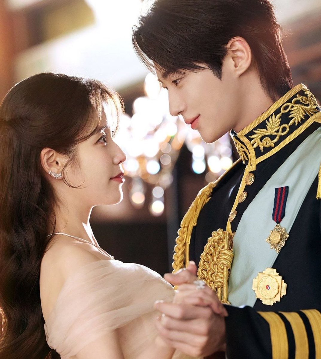 Kdramastars1's tweet image. 🔎| الدرامات التي تصدرت محركات البحث لهذا الأسبوع:
1.#PerfectCrown 50.98%
2.#BloodHounds2 14.10%
3.#Climax 7.71%
4.#PhantomLawyer 5.36%
5.#YumisCells3 3.39%
6.#MadConcreteDreams 3.29%
7.#WeAreAllTryingHere 2.29%
8.#SirensKiss 2.21%
9.#DoctorShin 2.17%
10.#SoldOutAgainToday 1.71%