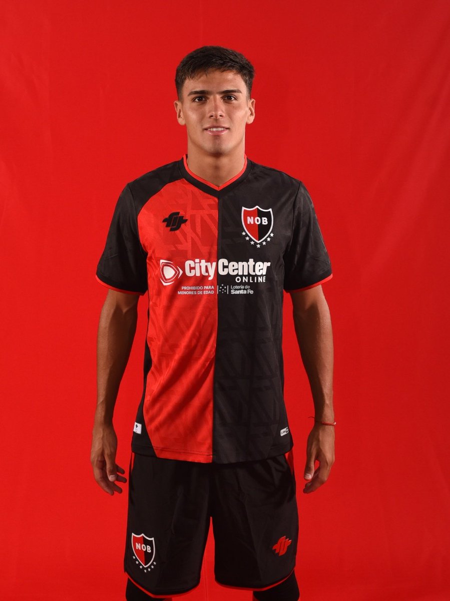 laredondagrandt's tweet photo. Nuestro tapado de la fecha 15 es JERÓNIMO RUSSO (#Newells)

Es delantero, pero juega como lateral izquierdo. Al ser delantero tiene habilidades que pueden desequilibrar y ya lo está demostrando. Suma dos asistencias y está al caer su primer gol. Tapadísimo esta fecha. https://t.co/As37eeJnfu