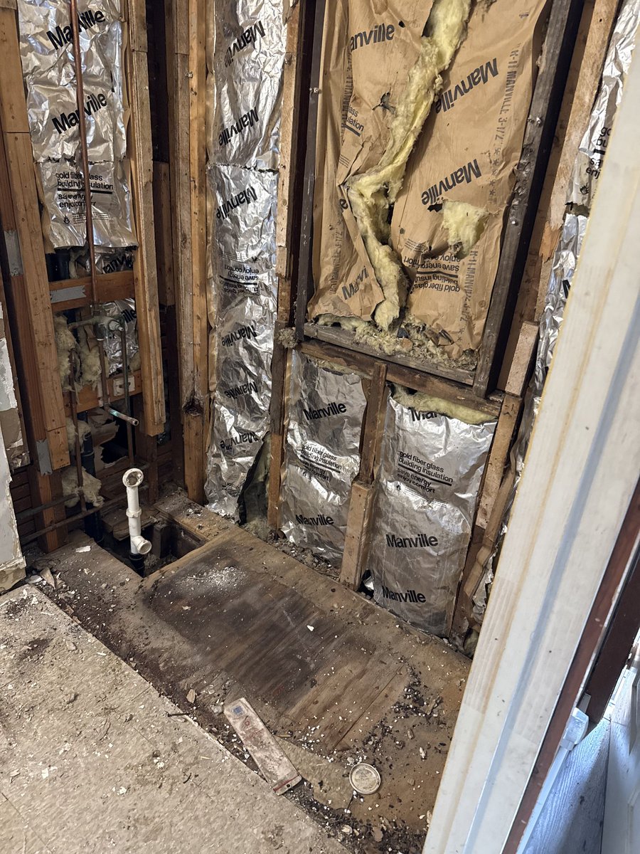 UltimateTrad8r's tweet image. Doing serious bathroom #renovations
#realestate 

Also handling a bunch of #evictions 

Man missing trades! $qqq $spy $voo $dia

No fomo
We are flying, danger!

I did bid on $wldn and $gtlb