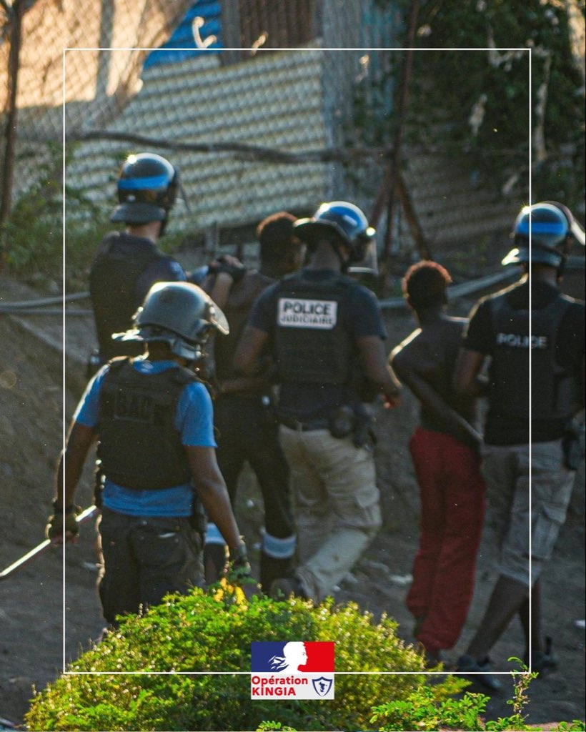Prefet976's tweet image. ⚡ À Mayotte, l’action de l’État s’inscrit dans un véritable choc de sécurité : une réponse ferme, visible et déterminée contre toutes les formes de violence.
📢 Aucun territoire ne sera abandonné. Aucun acte ne restera impuni.

🛡️ #KingiaMayotte #Étatquiprotège
