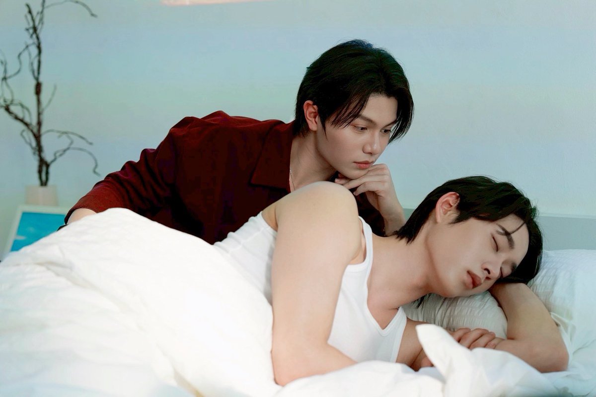 ดีนมองมอธอยู่งั้น จะยืน นั่ง นอน มองหมด รู้แล้วครับว่าชอบเค้ามาก