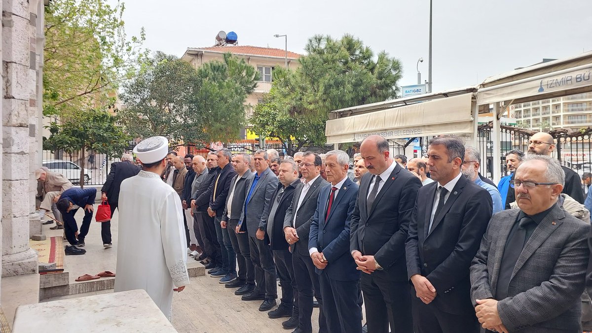 tdvsizmir's tweet photo. Türk milletinin istikbali, evlatlarımızın güven içinde yetiştiği irfan yuvalarına emanettir.
Okul, sadece dört duvardan ibaret bir bina değil; bir milletin haysiyetinin, kültürünün ve geleceğinin inşa edildiği mukaddes bir ocaktır. 
🇹🇷
#öğrenci https://t.co/9lNg7MS1d1