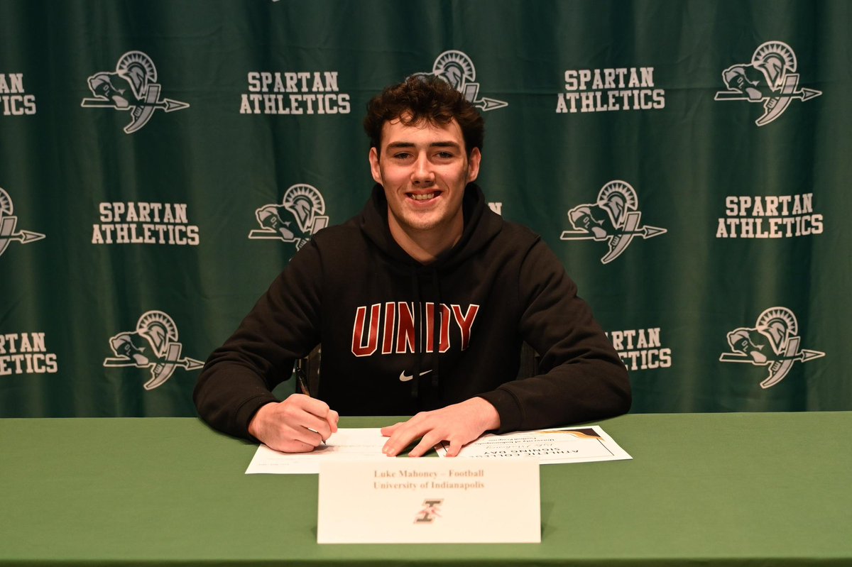 LukeMahoney07's tweet photo. Athletic Signing day! #GoHounds @UIndyAthletics @UIndyFB @UIndyTD @KeeversChris @coachburke89 @OLCHSAthletics @EDGYTIM @mikeclarkpreps https://t.co/QY9raFAZpn