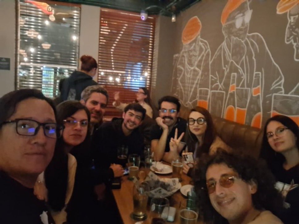 Que vaya este combo de endogámicos y cenutrios libertarios a degustar la carne de burro en Argentina.