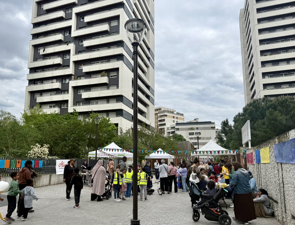 Fr_Bechieau's tweet photo. Merci à l’équipe de la Régie de quartier du #19e et à toutes les associations participantes pour cette formidable rue aux enfants qui a fait le bonheur de petits et grands ! #Paris #Paris19 #association @Accorderie19 @MdCA75019 https://t.co/Jb2D6phPPd