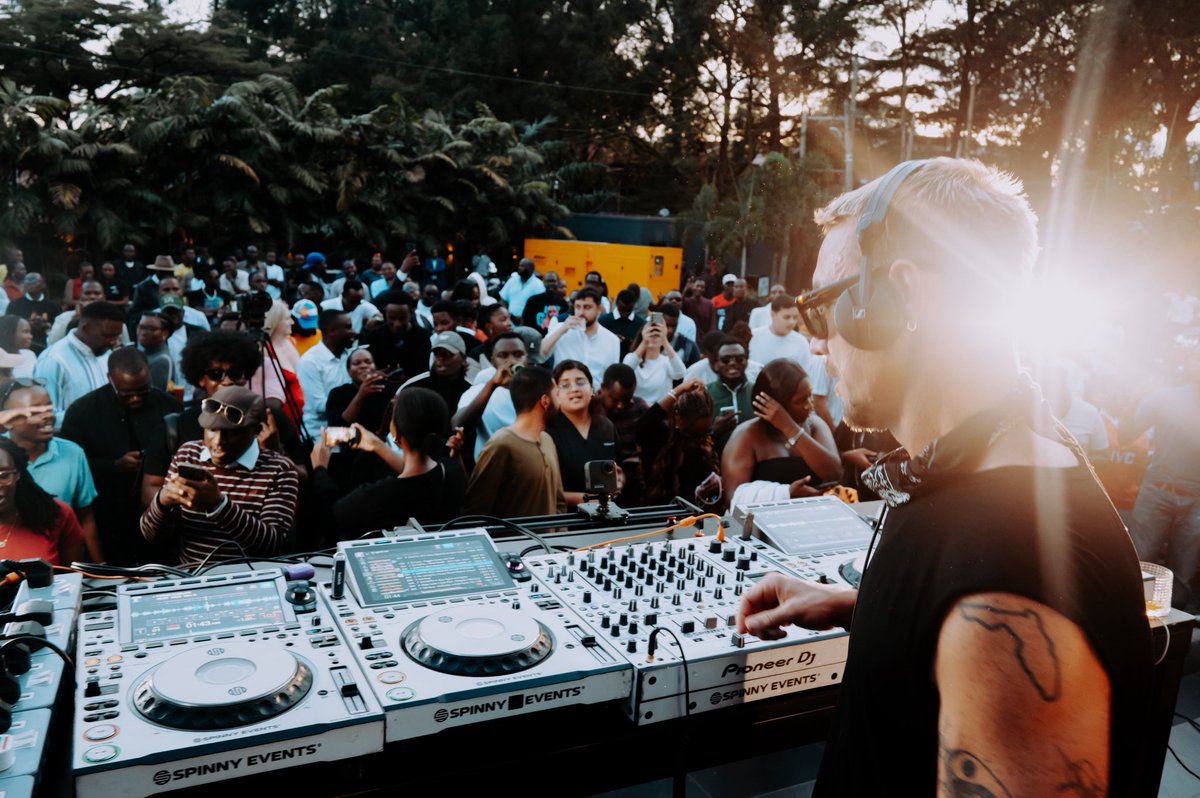 Izy Caption tweet media