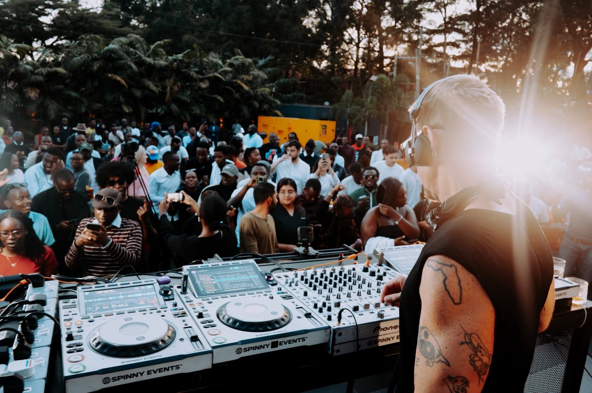 Izy Caption tweet media