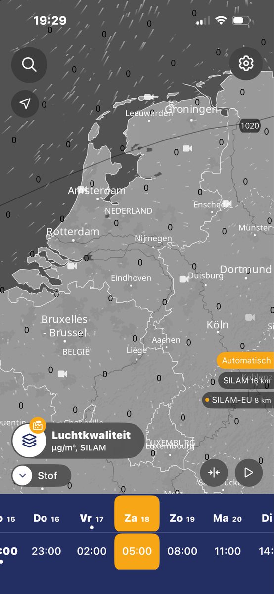 Voor de uilskuikens die morgen weer denken dat hun auto onder het Saharazand zit. 

Dat is geen Saharazand ‼️