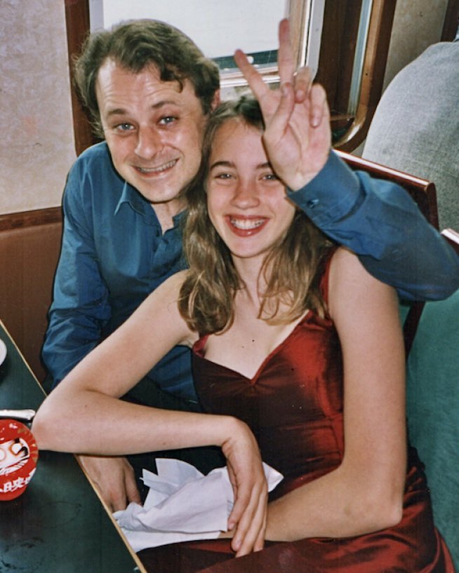 El cineasta Christophe Ruggia ha sido condenado a 5 años de prisión por agredir sexualmente a Adèle Haenel durante el rodaje y la promoción de «Los diablos», 2001-2004.

La actriz, que por entonces tenía 12-14 años, lleva desde 2019 alejada del cine, harta del machismo imperante.