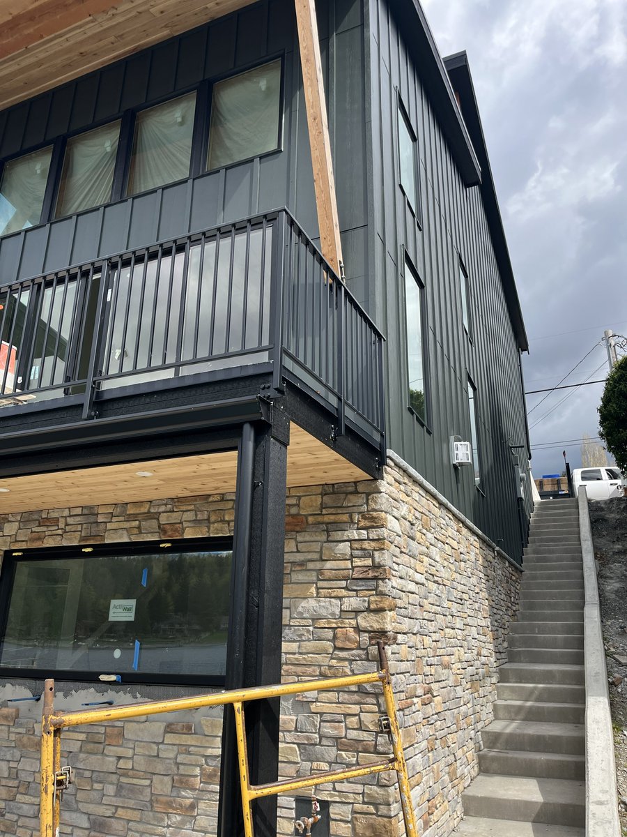 Fullwiler_Const's tweet photo. Exterior phase is nearly complete!  This lakefront custom home is starting to look like the masterpiece we envisioned. Proud of the crew for making it happen!

#contractor #builder #newhome #newconstruction #generalcontractor #localbuilder #Washington #WA https://t.co/Wpl1Y0Zcso