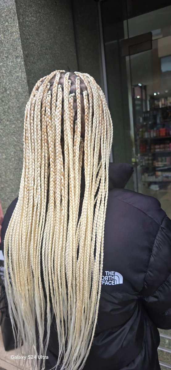 @_Official_Suzy_ tweet media