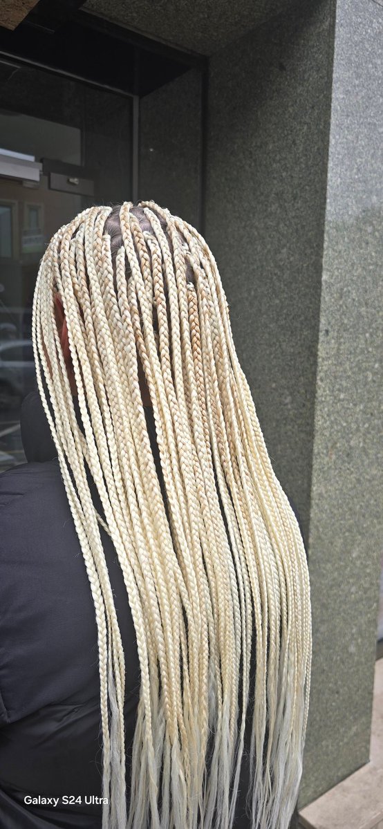 @_Official_Suzy_ tweet media