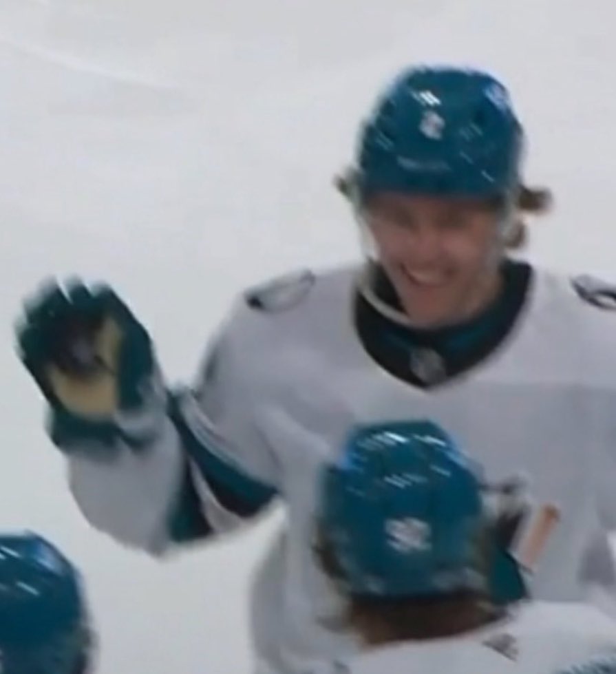 jjxirn's tweet image. will trying to show mack the puck but mack thinking he wanted a high five they are both #losers