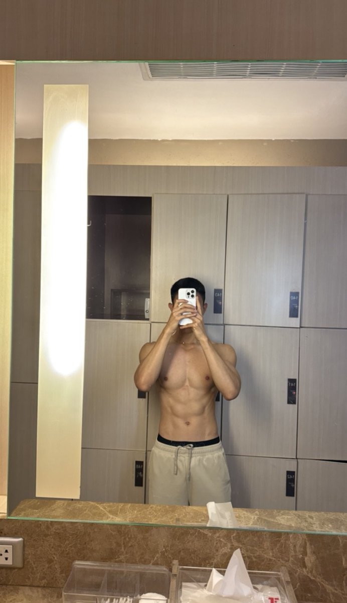 ตัวจริงครับ ความลับนะ tweet media