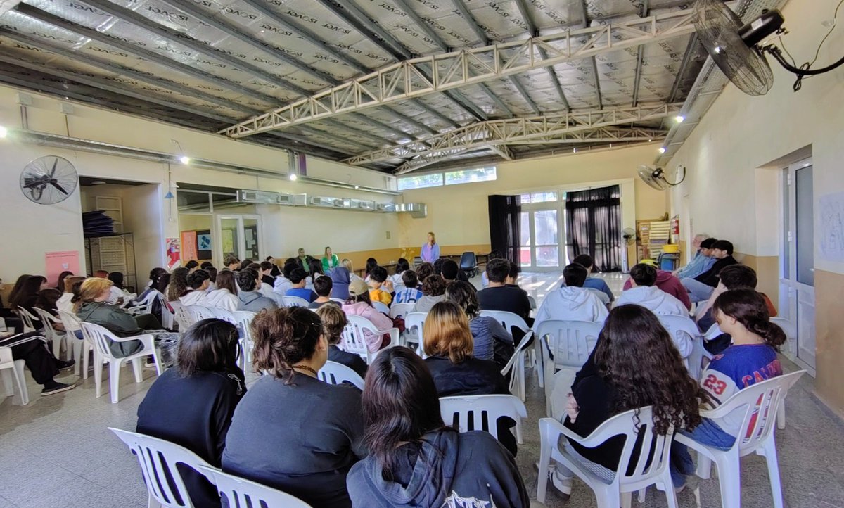 LauraGarciavaz's tweet photo. Estuvimos en el bellísimo distrito de
#Tornquist comenzando en #VillaVentana en la escuela secundaria 5, un encuentro con sus alumnas, alumnos, directivos y docentes. El testimonio permite a través de la #Memoria construir futuro. https://t.co/W9j4vKfbf5