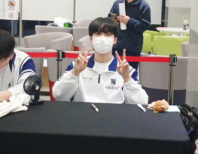 효연 tweet media