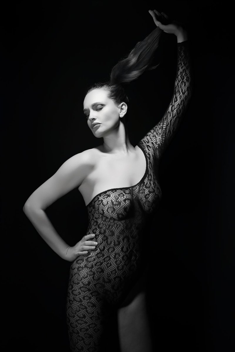 CorinaObertas's tweet image. The first three buyers of a "Sublime" piece will get a bonus "Velvet" as a gift! This amazing deal is only valid for today, so don't miss out! You can get both for the price of 0.03 eth - but remember, there are only three offers available! 🔥 #LimitedTimeOffer