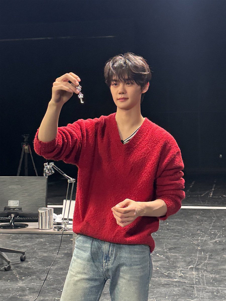 𝐜𝐥𝐨𝐯𝐞𝐫 tweet media