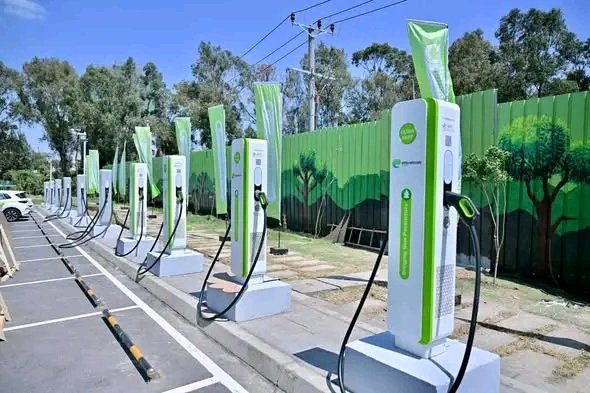 #Ethiopia plans to build 2,300 fast EV charging stations nationwide over the next 10 years.
📍 1,176 in Addis Ababa
📍 Across regional cities 
🏨 Private sector (hotels &amp; fuel stations) required to install chargers
🔋 Supports shift to electric mobility &amp; green energy