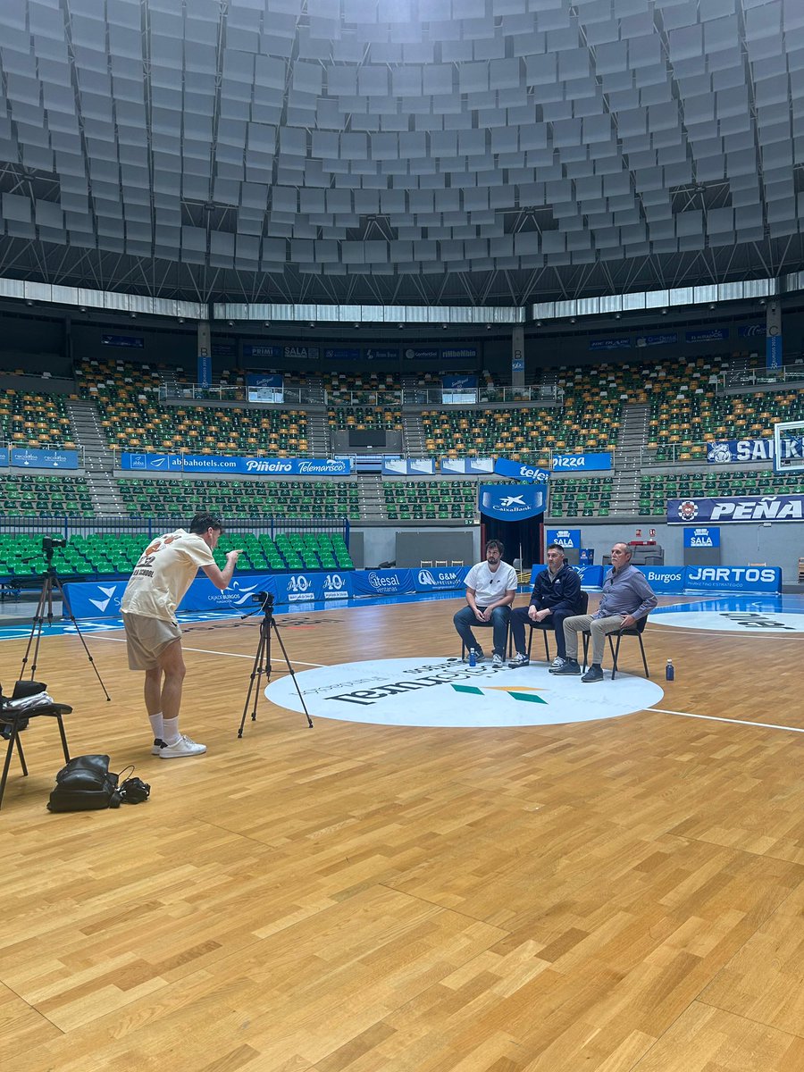 Sergio_Vegas's tweet photo. La semana que viene podréis disfrutar de las entrevistas que grabamos con @SanPabloBurgos. 

Una gozada analizar su temporada, el crecimiento del equipo y hablar muuuucho de basket junto a @fullmuntion https://t.co/v0PlolmUtO