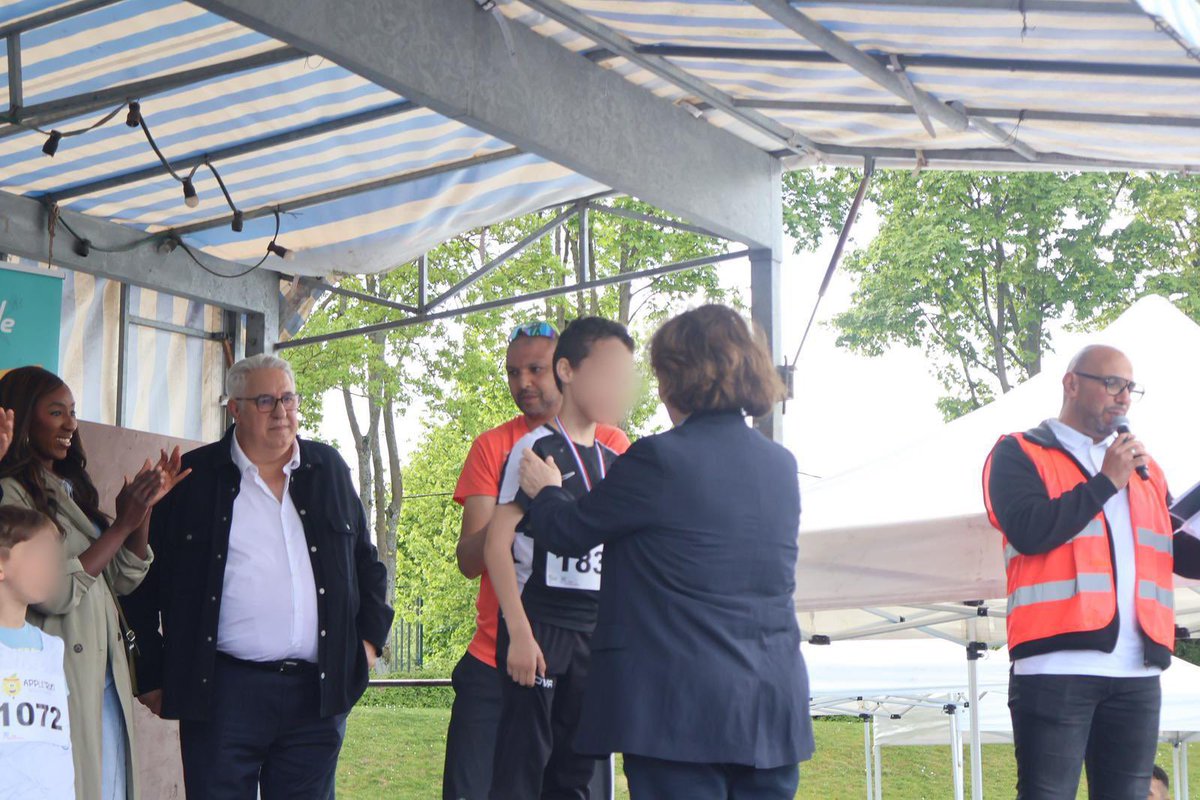 Prefet95's tweet image. 🏃‍♂️🍎 #Sport #Santé | Plus de 2 500 écoliers mobilisés hier pour la 2e édition de la course sportive et solidaire « Apple Run 2026 » à Goussainville. 

🎯 Un événement qui allie activité physique, nutrition et esprit d’équipe :
👉 Ateliers de préparation avec enseignants et