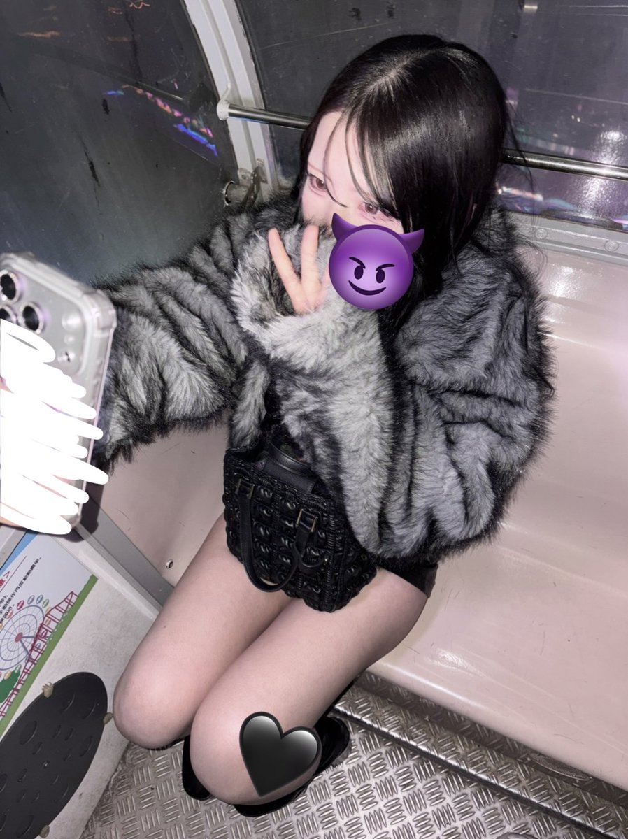 なな🖤 tweet media