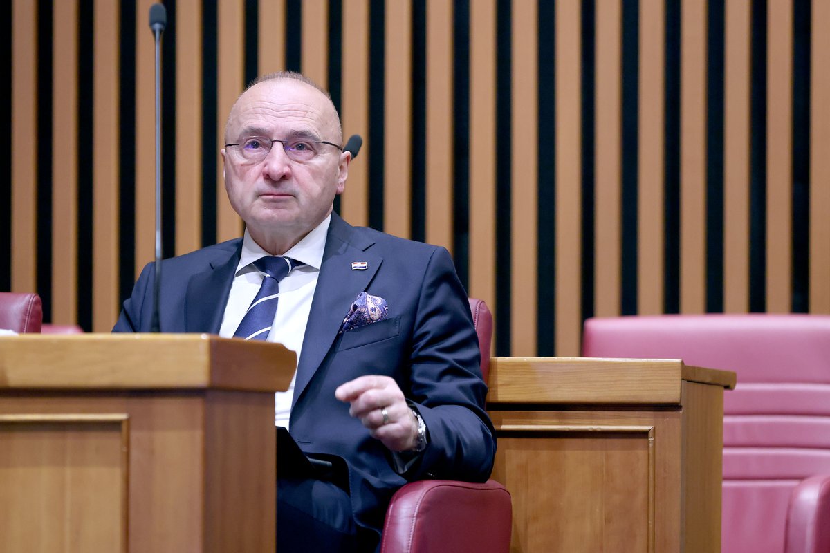 Parlamento debatió Tratado de Amistad y Cooperación en el Sudeste Asiático
glashrvatske.hrt.hr/es/de-croacia/…
Gordan Grlic Radman  Foto: Patrik Macek PIXSELL