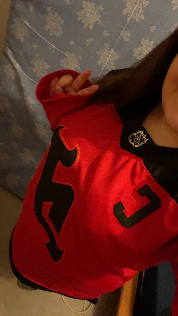 Sarah🏒 tweet media