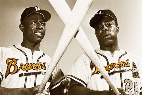baseballinpix's tweet image. Hank and Tommie Aaron, 1962. Tommie was teammates with his brothers in the 7 seasons he played.