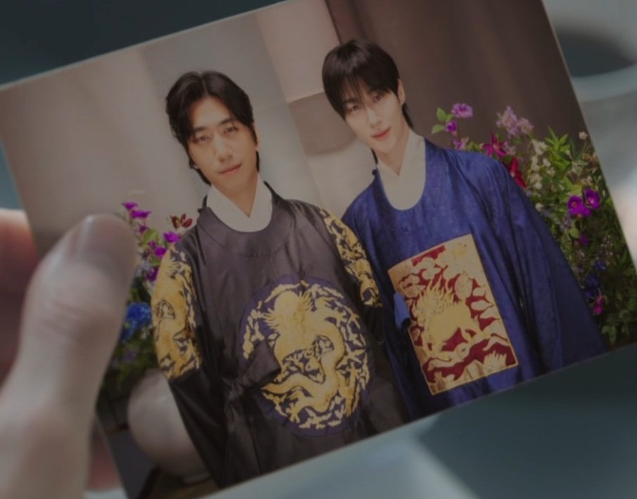 bangsjfilm's tweet photo. 이 형제 저요 왕자님들 팬덤 있는 세계관 쌉이해 https://t.co/JcD5iqCbrF