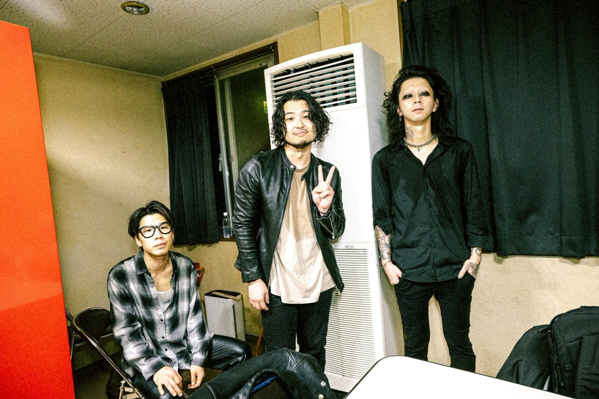 SIX LOUNGE tweet media