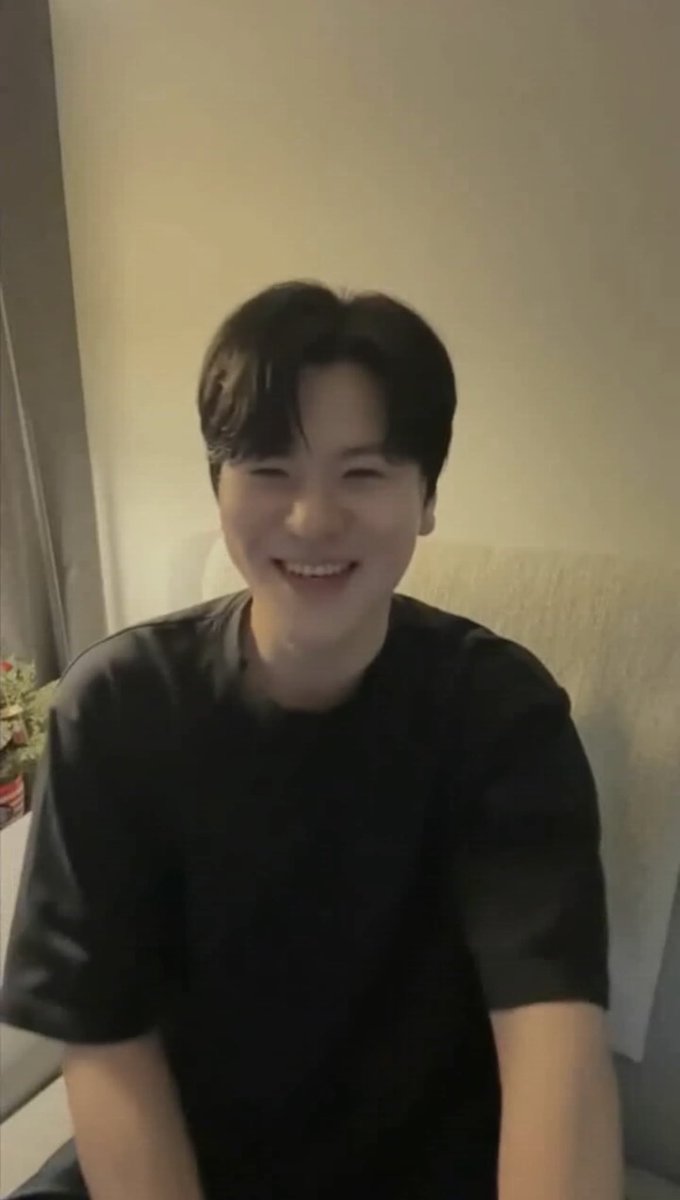 킥킥 최애 웃길 때 제일 재밌는 사람🥹🤚 저요저요